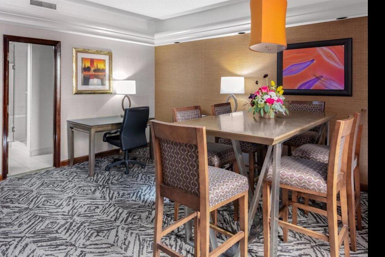 Doubletree By Hilton Hotel & Executive Meeting Center Omaha-Downtown Buitenkant foto